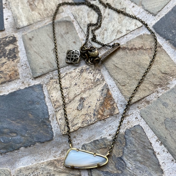 🌟SALE🌟 Kendra Scott Necklace - Picture 8 of 8